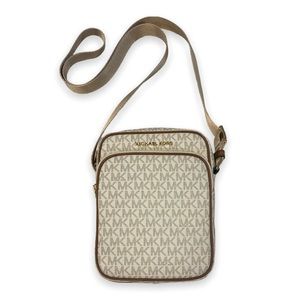 Michael Kors Medium NWT jet set MD Flight XBody Bag Vanilla Crossbody